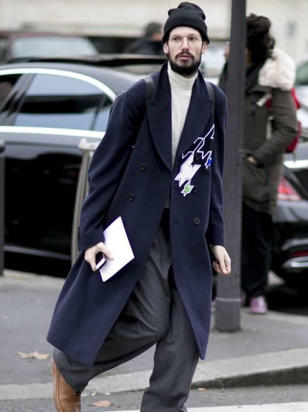 穿黑色毛衣的男人，男生牛仔裤配什么上衣好看（冬季高领毛衣才应该是男士的必备）