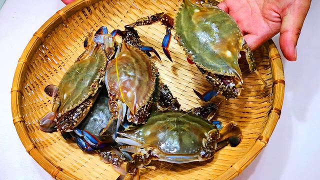 海螃蟹蒸多长时间，海螃蟹蒸多久（蒸螃蟹时，冷水还是热水入锅）