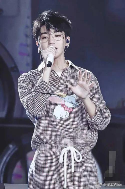 qq头像男生墨镜，戴墨镜的帅哥头像微信（当男星们戴上眼镜）