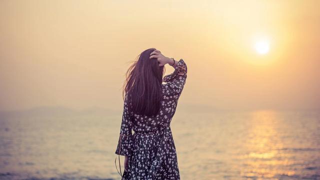 送女人什么礼物最好，送女生什么礼物好（就送她“这三样”礼物）