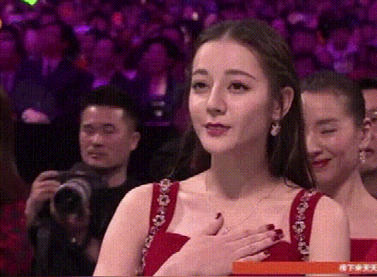 宋茜到底有没有对赵丽颖撇嘴，杨紫含泪、宋茜撇嘴、王一博领奖“六缺五”