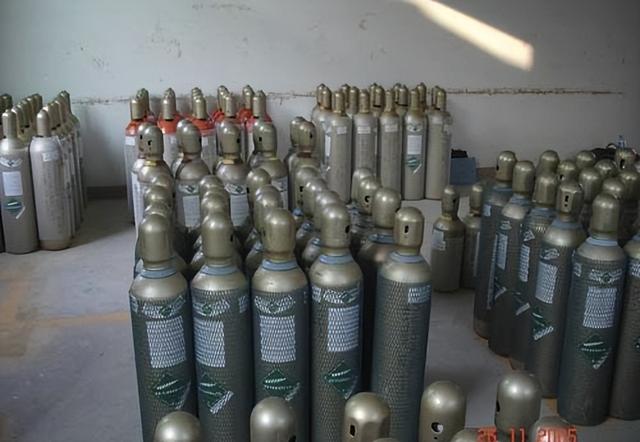 汽车尾气不合格怎么处理方法，汽车尾气年检不达标怎么办（机动车尾气治理复杂在“车”上）