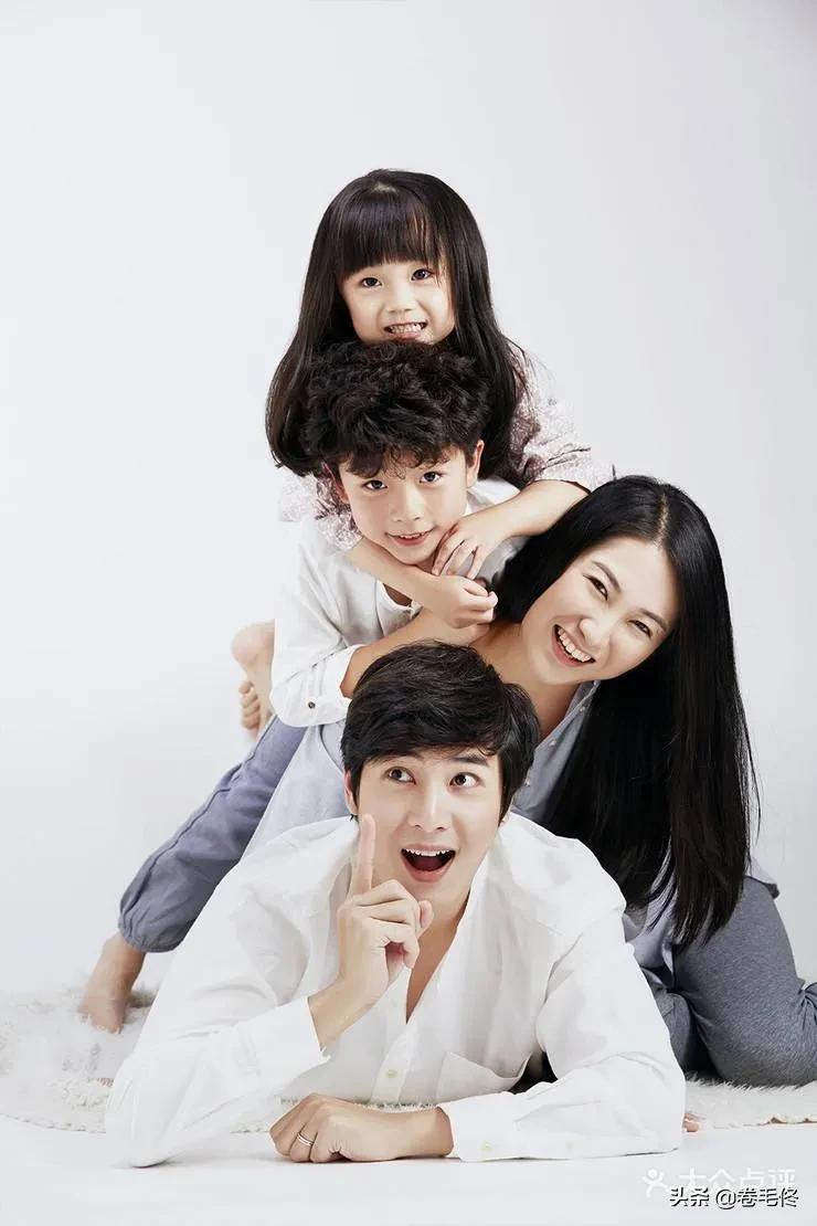 过年全家福拍照姿势(怎样拍全家福照片)