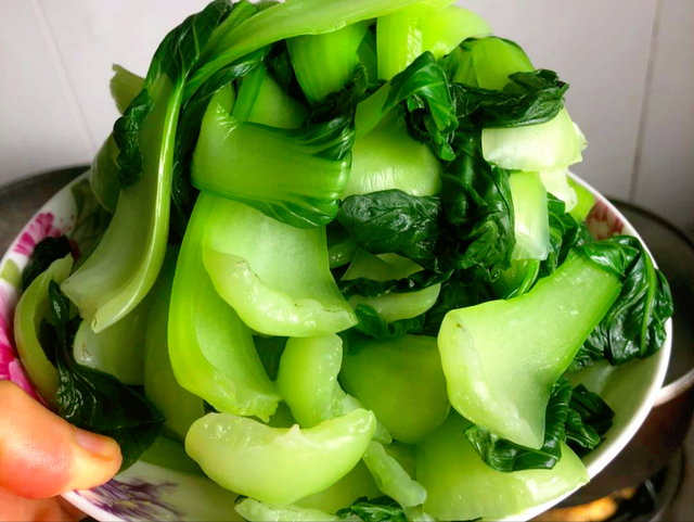 茴香苗包子馅的做法，荤香苗素包子馅的做法（试试这款冠军蔬菜）