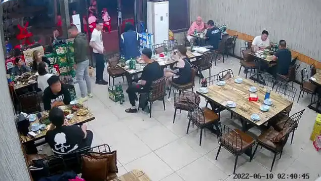 伤情证明（唐山被围殴女子受伤如此严重）