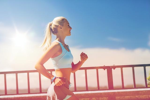 如何慢跑健身，如何训练慢跑（可以消耗多少热量）