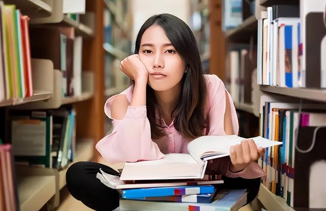 清华大学宿舍图片，国内最美大学宿舍清华大学（清华和哈佛耶鲁不在同一级别）
