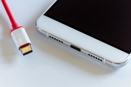 oppo是多少瓦快充，oppo的快充是多少w（接口规范最高功率）