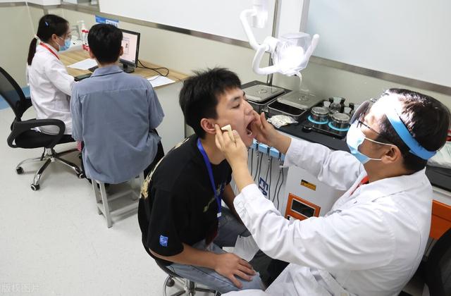 公务员体检顺利通过技巧，公务员怎么体检（纹身、视力会影响结果）