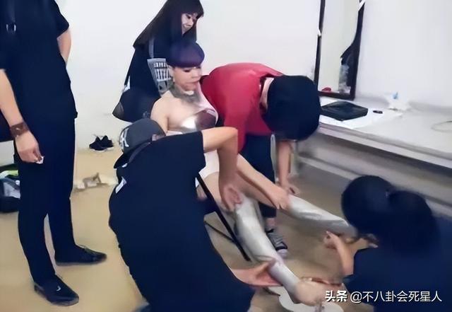 张天爱多大年龄，张天爱真实年龄（姐姐们台上台下两幅面孔）