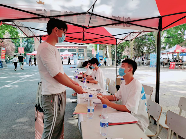 河南水利与环境职业学院，2021级河南水利与环境职业学院新生开学时间和入学指南及入学军训考试（河南水利与环境职业学院7000余名小萌新来啦）