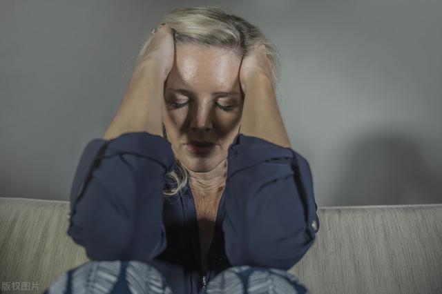 入睡困难是什么原因引起的，晚上很难入睡是什么原因造成的（失眠原因是什么）