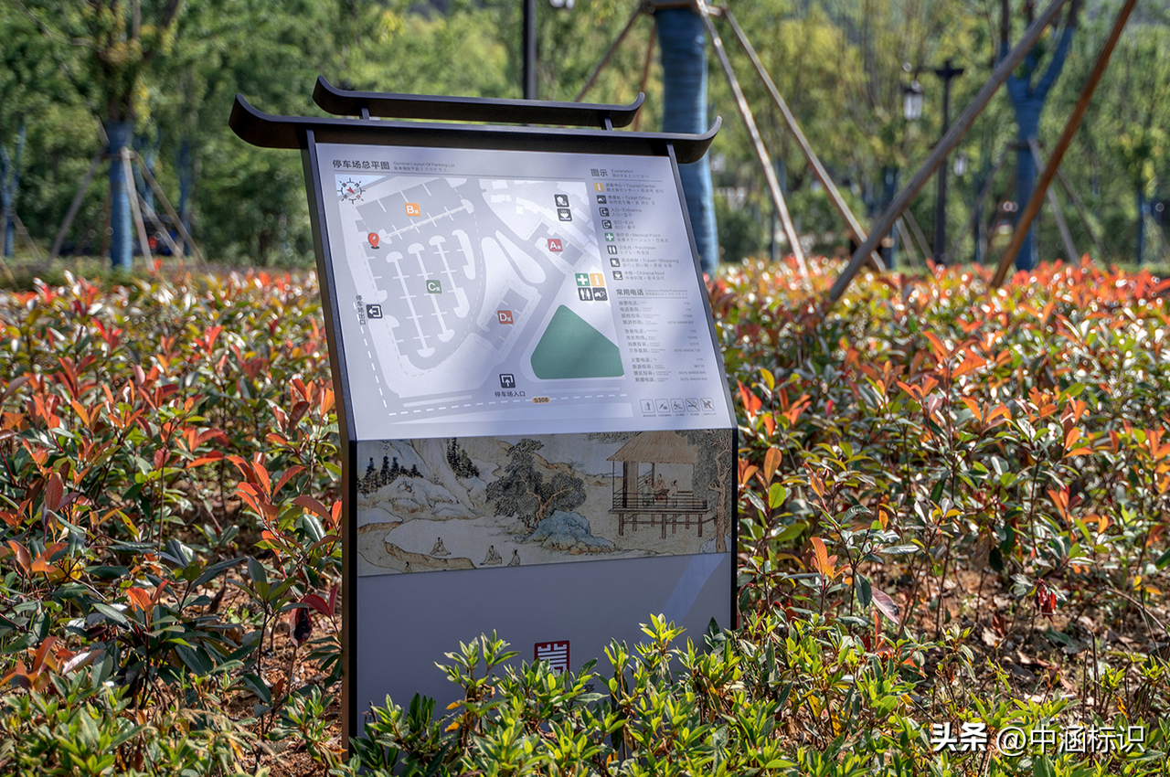 解说标识牌一般对景区的景点,设施的安装和由来有一个详细的说明,让