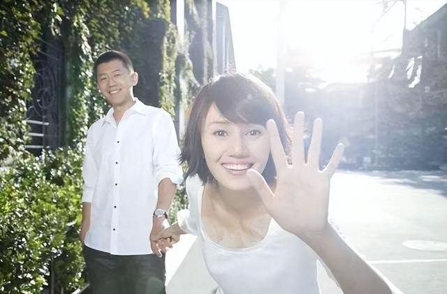 黄磊和刘若英的情史，黄磊和刘若英的第四种情感（这8对明星夫妻成为典范）