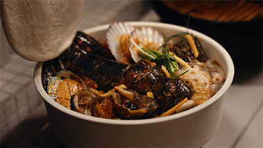 美贝怎么吐沙，2分钟花蛤快速吐沙子（洗白白盖上被子煮一煮）