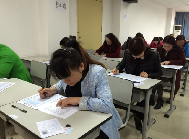 大学英语四级证书，英语四级有证书吗（大一新生想考英语四六级）