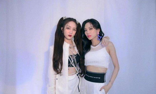 张艺兴的新歌《动起来》正式上线了，张艺兴在内地歌唱界的“地位”怎么样，张艺兴的新歌《动起来》正式上线了（媒体评“唱跳歌手实力”）