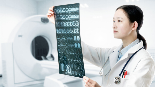 经常感觉胸闷气短是怎么回事，时常感到胸闷气短是怎么回事（或是肺功能下降导致的）