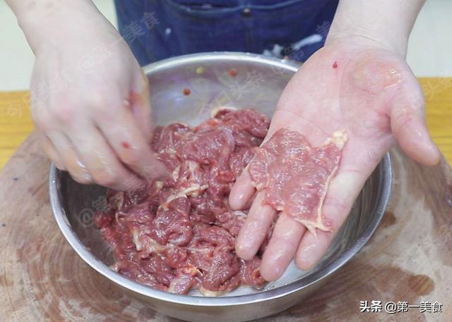 牛肉买回来要洗吗，牛肉怎么洗才算干净了（牛肉鲜嫩入味）