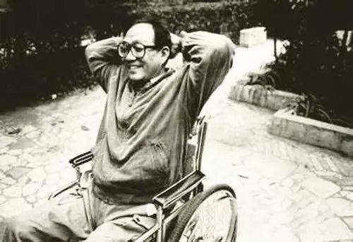 合欢树史铁生，合欢树史铁生简介（是史铁生永不能忘的地坛）