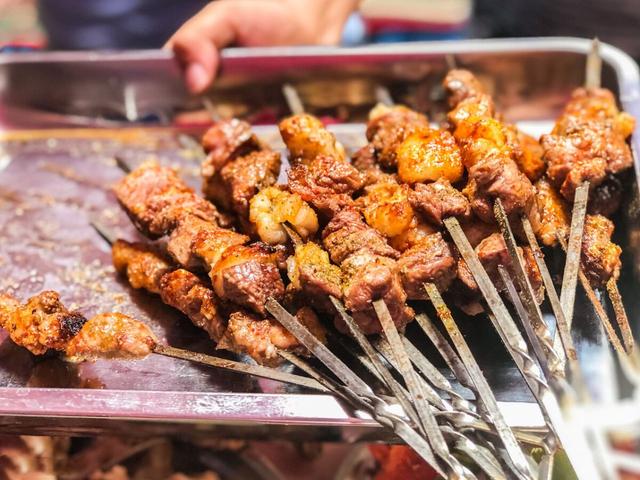 新疆美食有哪些，新疆的美食有哪些（新疆的10样“西域美食”）