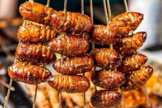 烤烧烤的香味可以用什么词语形容，形容烧烤香气扑鼻的句子（中国各地烧烤特色，你知道几个）