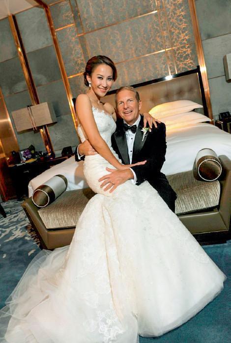 李玟,乐裕民婚礼照片2011年,李玟与乐裕民在香港举行婚礼,婚后她跟随