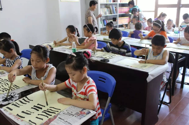 私立学校和公立学校哪个好，公立学校跟私立学校哪个好（读公立学校和私立学校的学生）