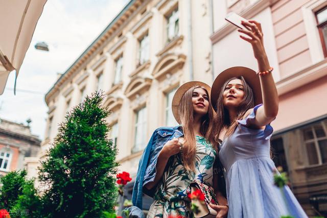 闺蜜群聊名称，闺蜜群聊名称大全霸气（闺蜜网名两人这样取）