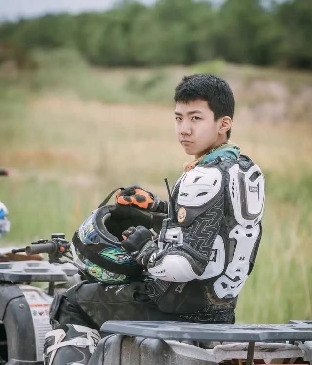 爸爸我们去哪儿，爸爸我们去哪儿简介（《爸爸去哪儿》俩男孩变化大）