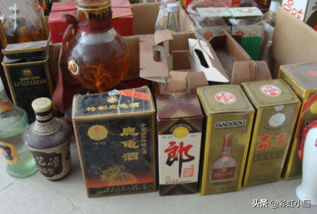 红酒开瓶后可以存放多长时间，一瓶红酒开封后可以存放多久（放10年还能喝吗）