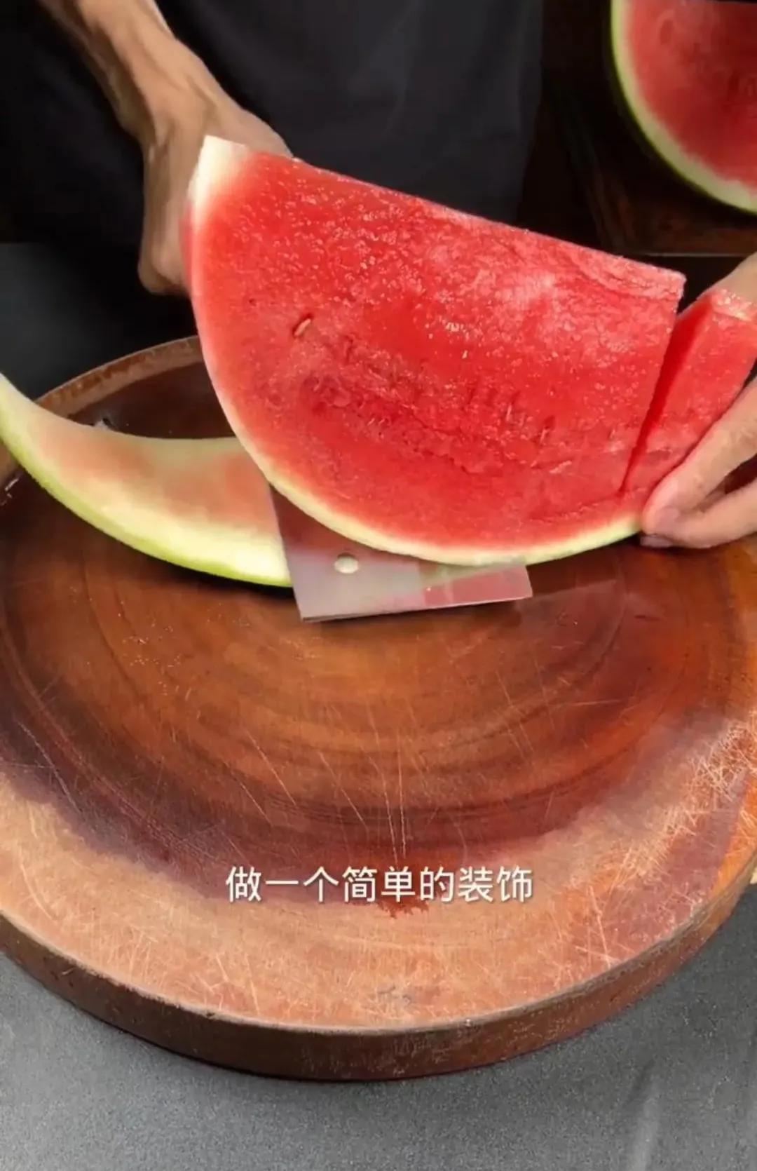如何做水果拼盘，好看的水果拼盘及做法（在家招待客人也要会做的水果拼盘）