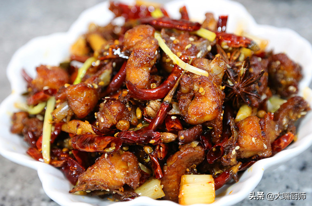 辣子鸡怎么炒才嫩，辣子鸡怎么炒才嫩不柴（大厨教你一招）