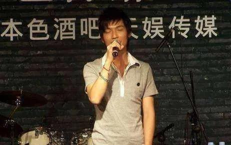 思念一个荒废的名字，思念一个荒废的名字歌词（陈楚生再唱《思念一个荒废的名字》）