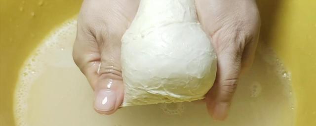 凉皮的做法教程，凉皮的做法教程皮（凉皮这样做：筋、薄、光）