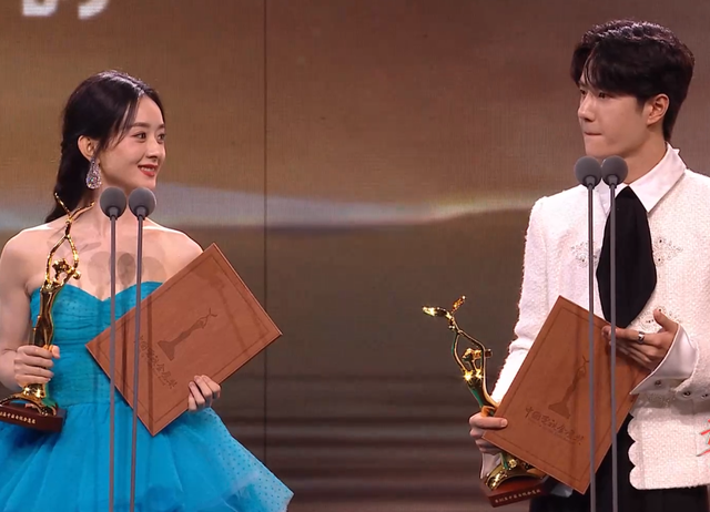 宋茜到底有没有对赵丽颖撇嘴，杨紫含泪、宋茜撇嘴、王一博领奖“六缺五”