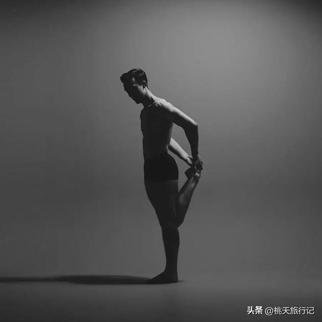 简约黑白线条画人物微信头像，黑白线描画人物头像（2022年黑白极简主义摄影获奖作品）