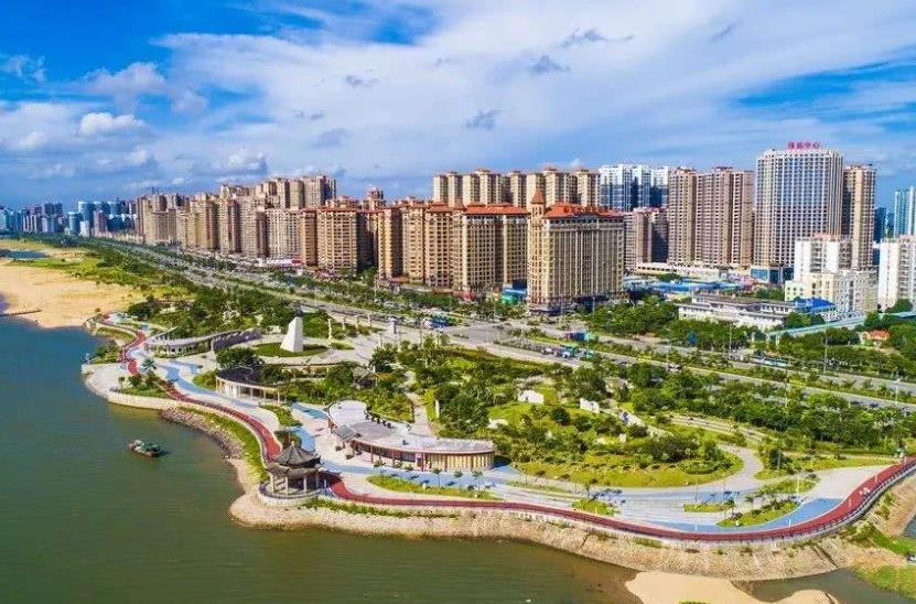 桂林冬天冷吗(桂林10月份天气适合旅游吗)