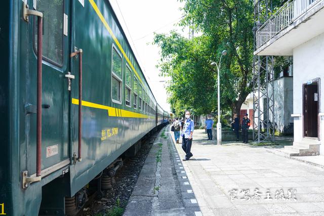 5612次列车，5612次列车时刻表（一路风景优美票价便宜车厢里却空荡荡）