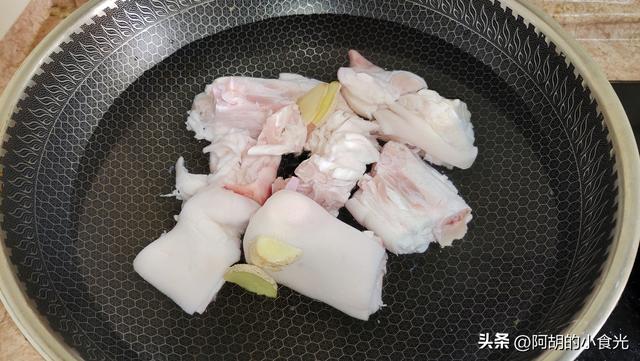 黄豆炖猪脚功效，黄豆猪手汤：一碗好汤