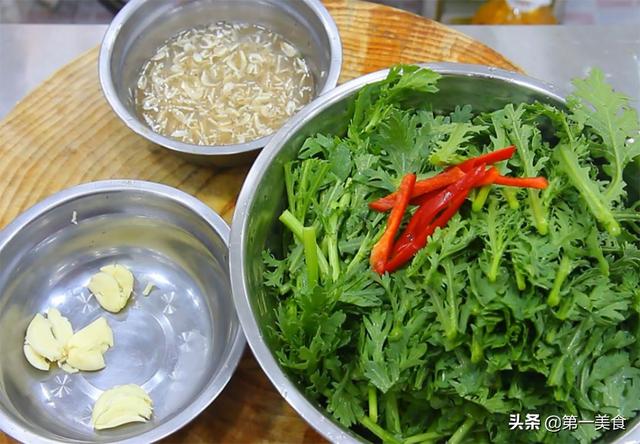 虾米茼蒿的做法，茼蒿怎样炒好吃（建议中老年人：多吃“润肺”菜）