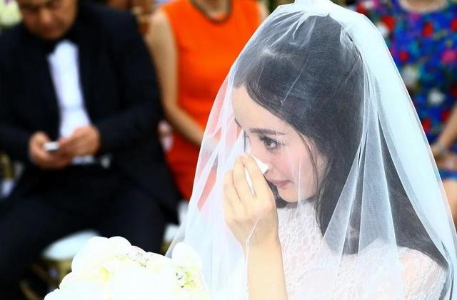 杨幂刘恺威婚礼直播，杨幂刘恺威婚礼背后的小秘密（笑得最甜的不是新郎新娘）