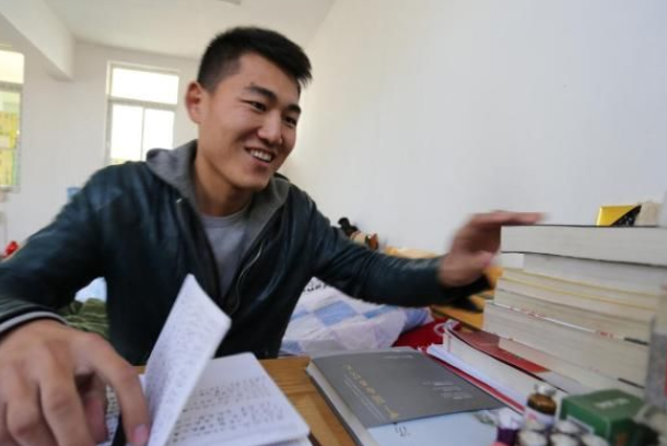 专科考公务员可以考什么职位，专科考公务员需要什么条件（2022乡镇公务员招录）