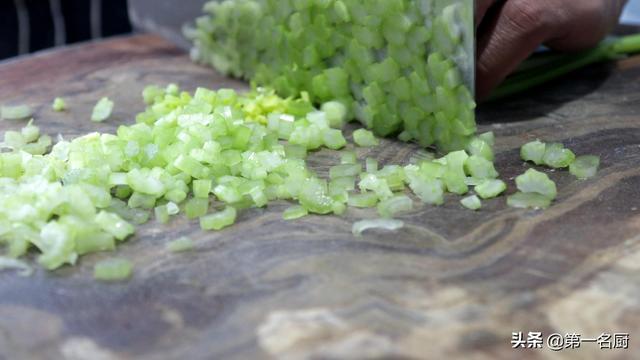 芹菜饺子馅的做法，芹菜饺子馅的做法大全（头伏的饺子用这4种菜调馅）