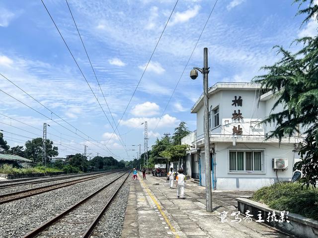 5612次列车，5612次列车时刻表（一路风景优美票价便宜车厢里却空荡荡）