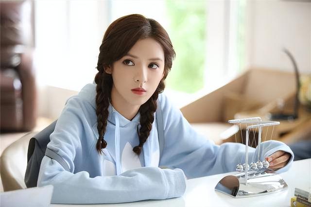 深眼窝为什么漂亮，女生眼窝深好看吗（眼窝深、鼻梁高）