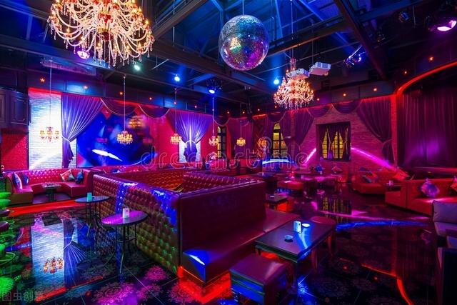 清吧是什么意思，带你认识清吧（清吧酒吧和livehouse到底有什么区别）