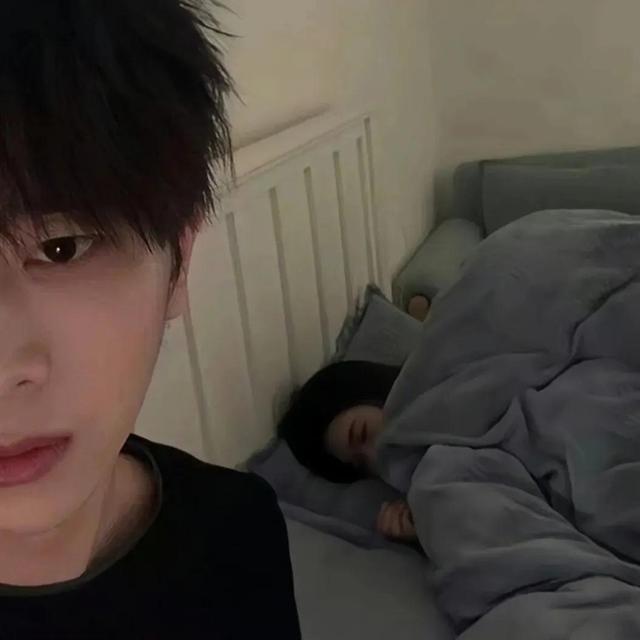 “你回头看看我 我不信你两眼空空”，再多的不舍也要用心割舍你回头看看我（情头，我在你心里留下了什么图片）