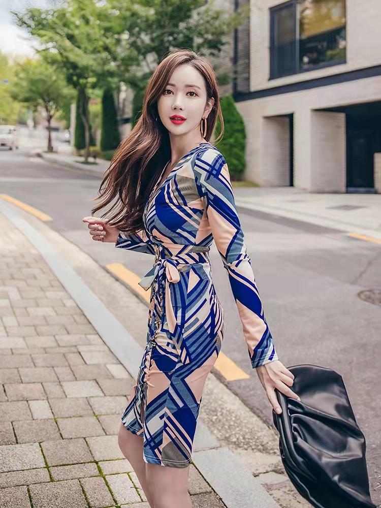 收腰修身连衣裙的优点，收腰修身连衣裙的优点有哪些（气质收腰系带包臀连衣裙）