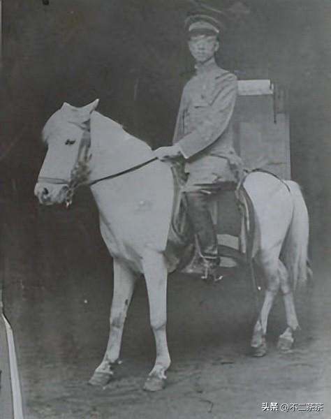 董竹君第二任丈夫，董竹君为何不再婚（董竹君和她近一个世纪的传奇人生）